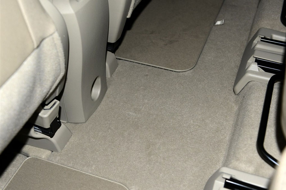 2015款 180E CVT跨界版 座椅空间