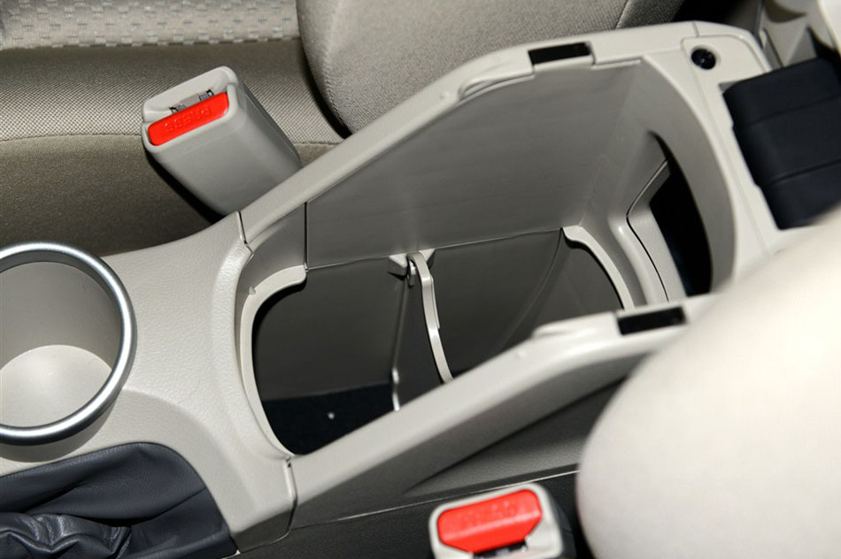 2015款 180E CVT跨界版 座椅空间