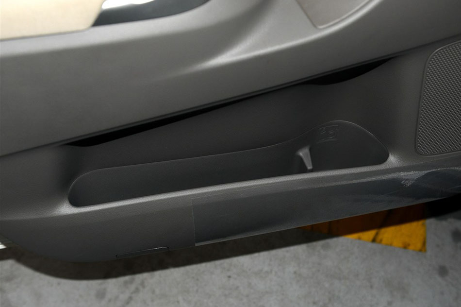 2015款 180E CVT跨界版 座椅空间