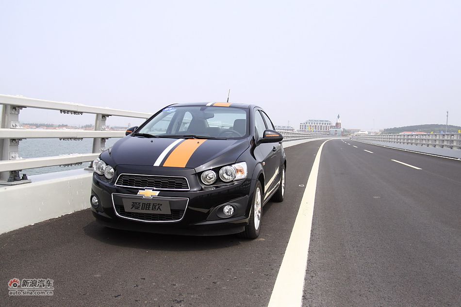 爱唯欧三厢外观