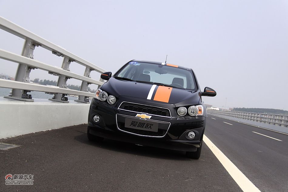 爱唯欧三厢外观