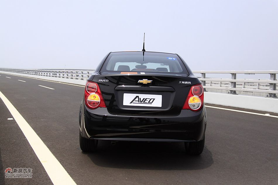 爱唯欧三厢外观