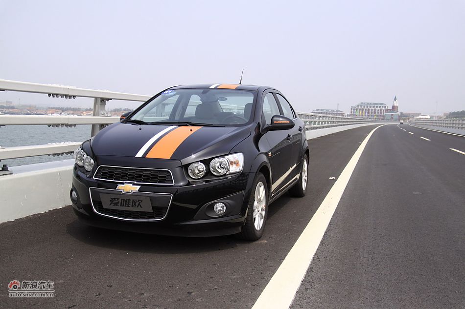 爱唯欧三厢外观