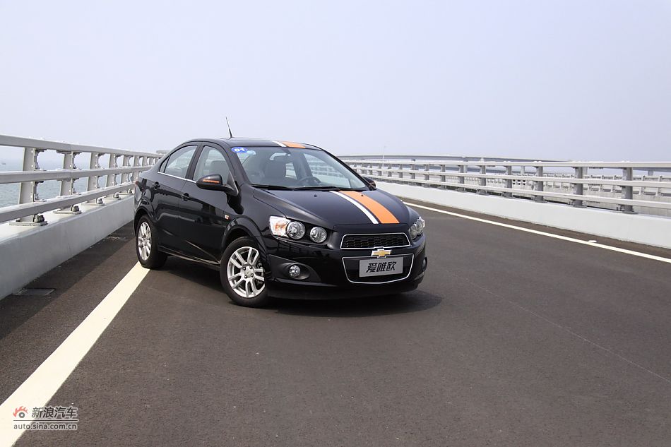 爱唯欧三厢外观