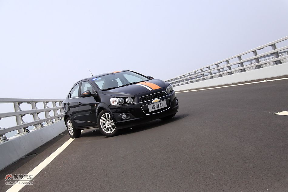 爱唯欧三厢外观