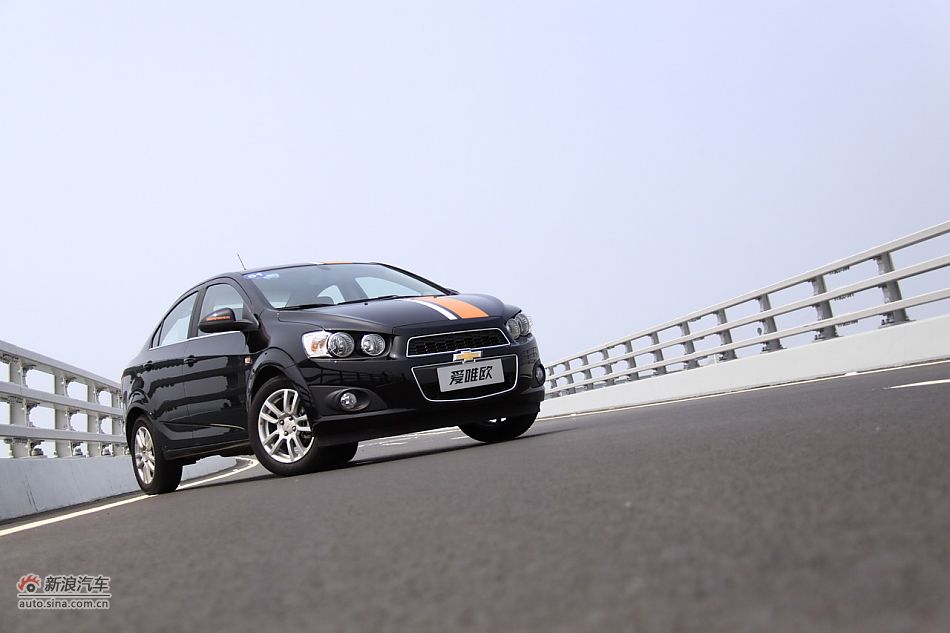 爱唯欧三厢外观