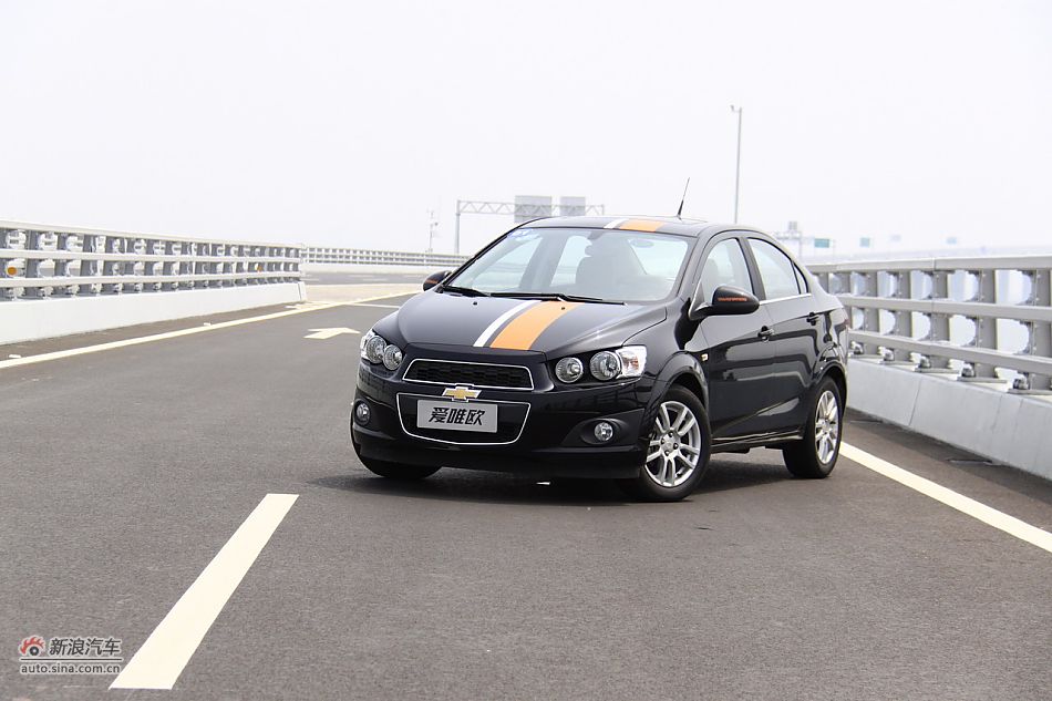 爱唯欧三厢外观