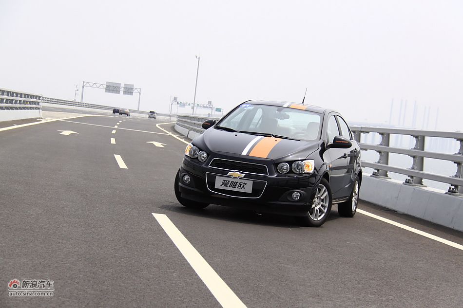 爱唯欧三厢外观