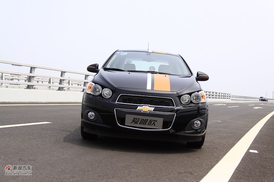 爱唯欧三厢外观