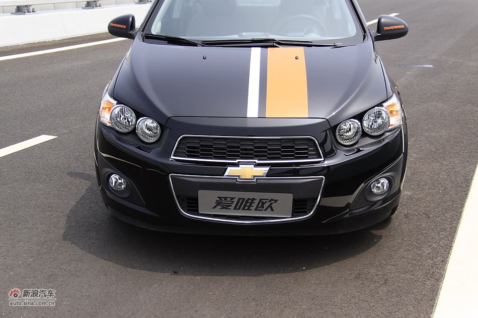 爱唯欧三厢外观