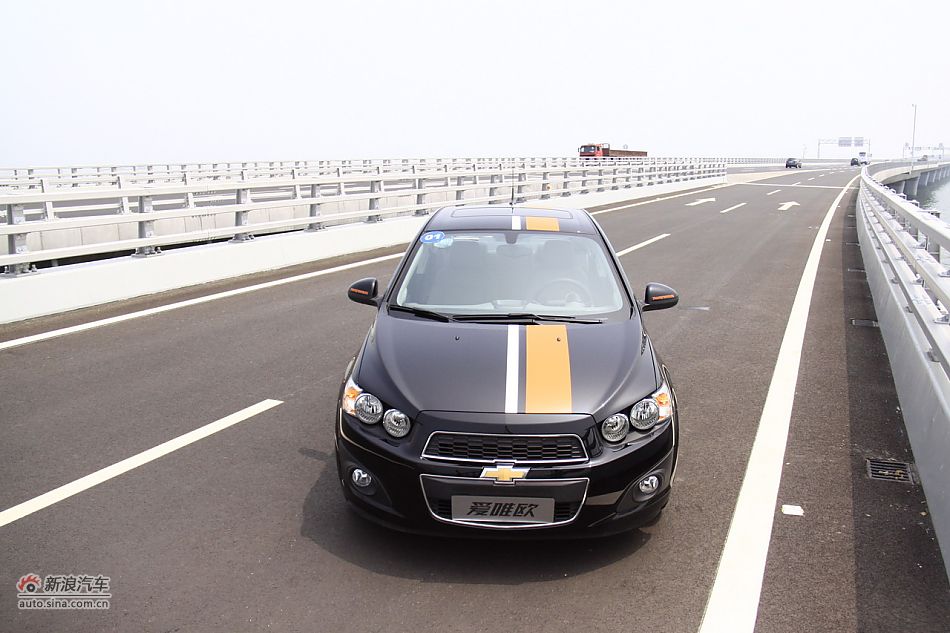 爱唯欧三厢外观