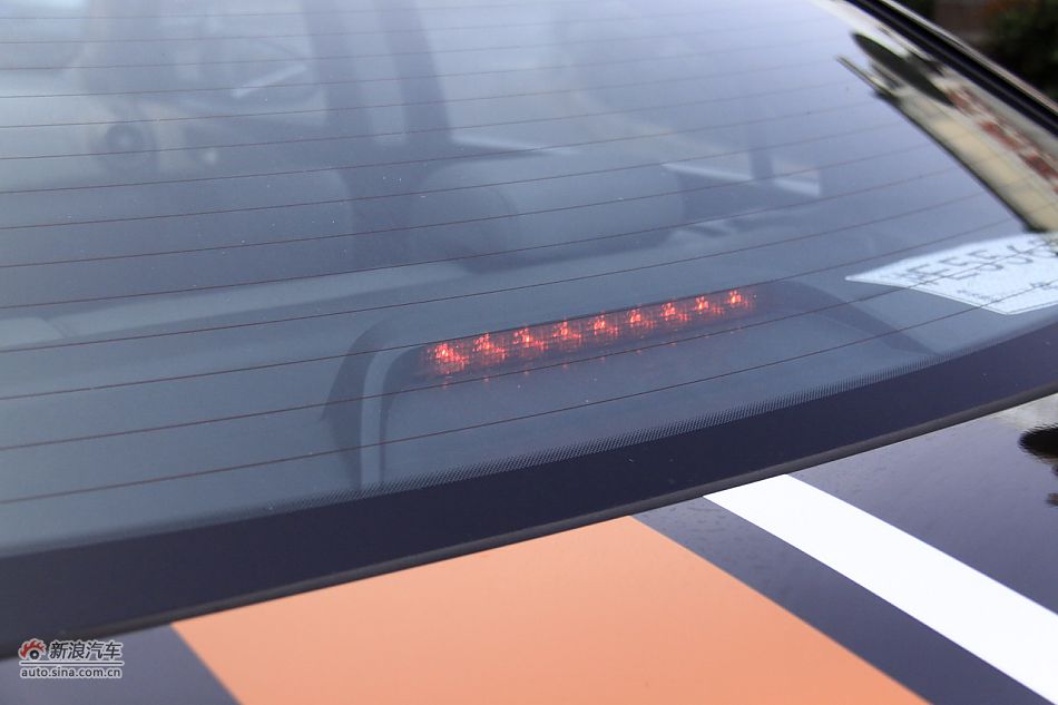 爱唯欧三厢外观细节