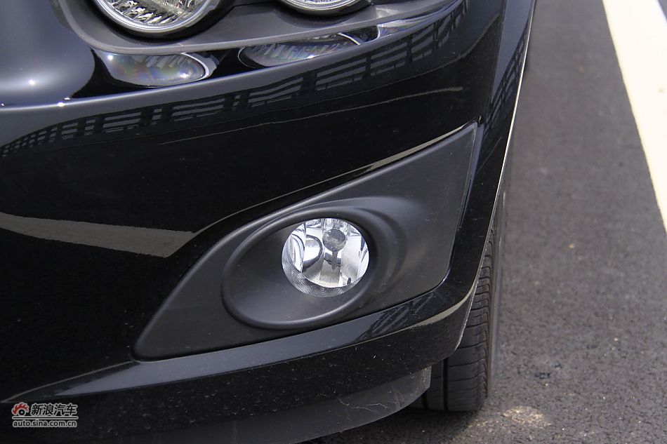 爱唯欧三厢外观细节