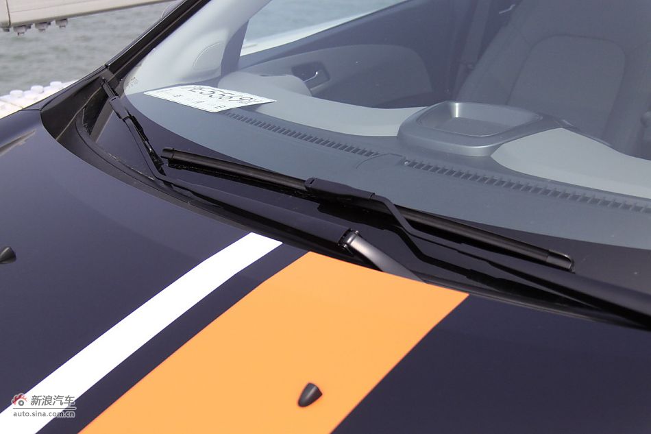 爱唯欧三厢外观细节