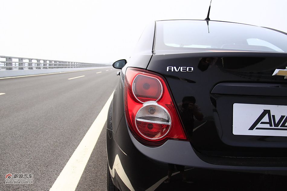 爱唯欧三厢外观细节