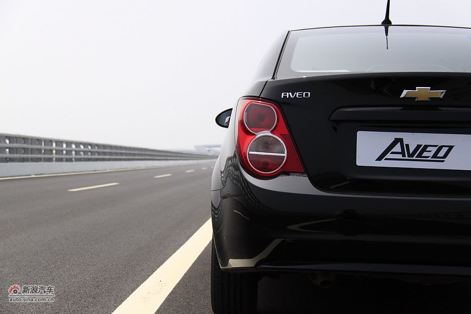 爱唯欧三厢外观细节