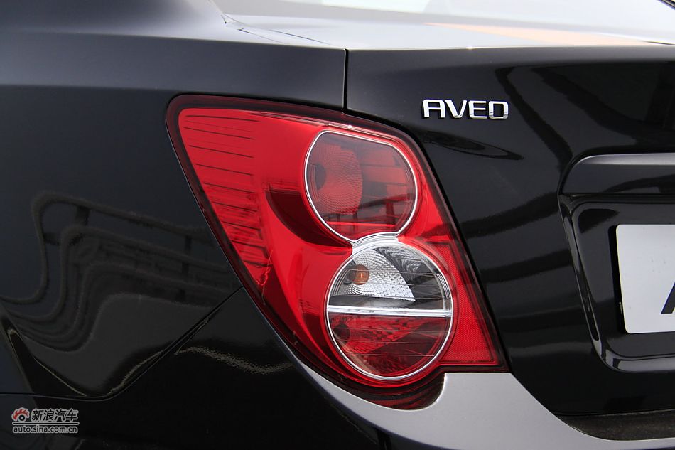 爱唯欧三厢外观细节