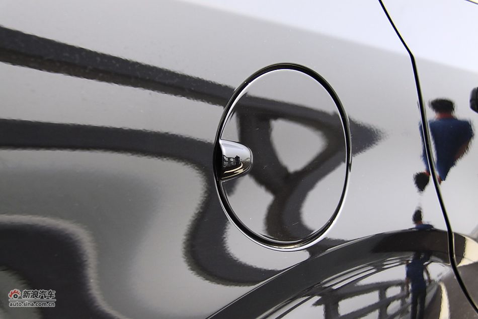 爱唯欧三厢外观细节