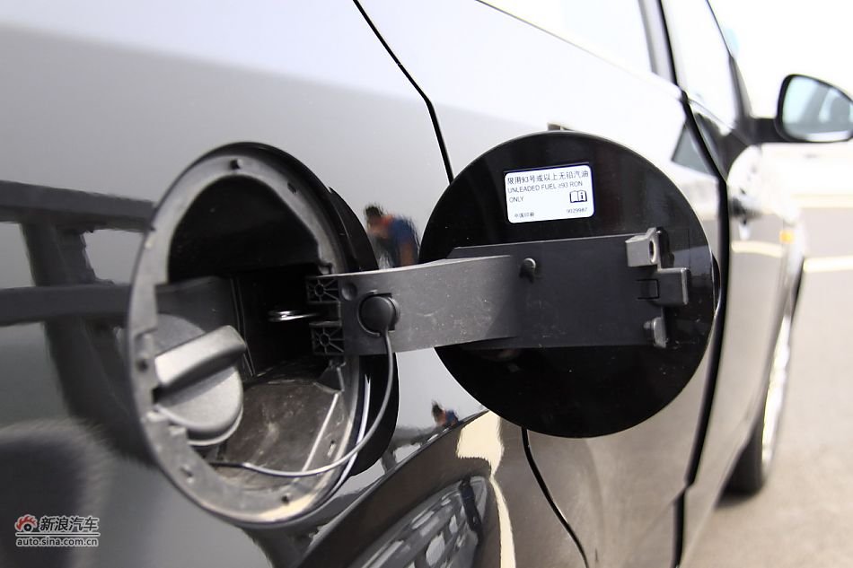 爱唯欧三厢外观细节