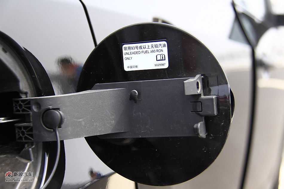 爱唯欧三厢外观细节