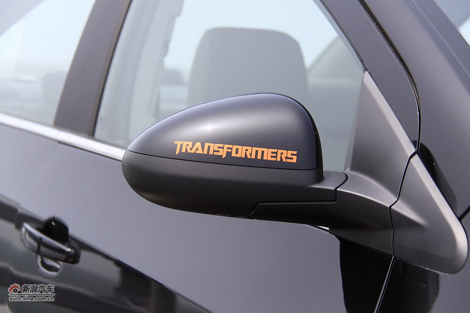 爱唯欧三厢外观细节