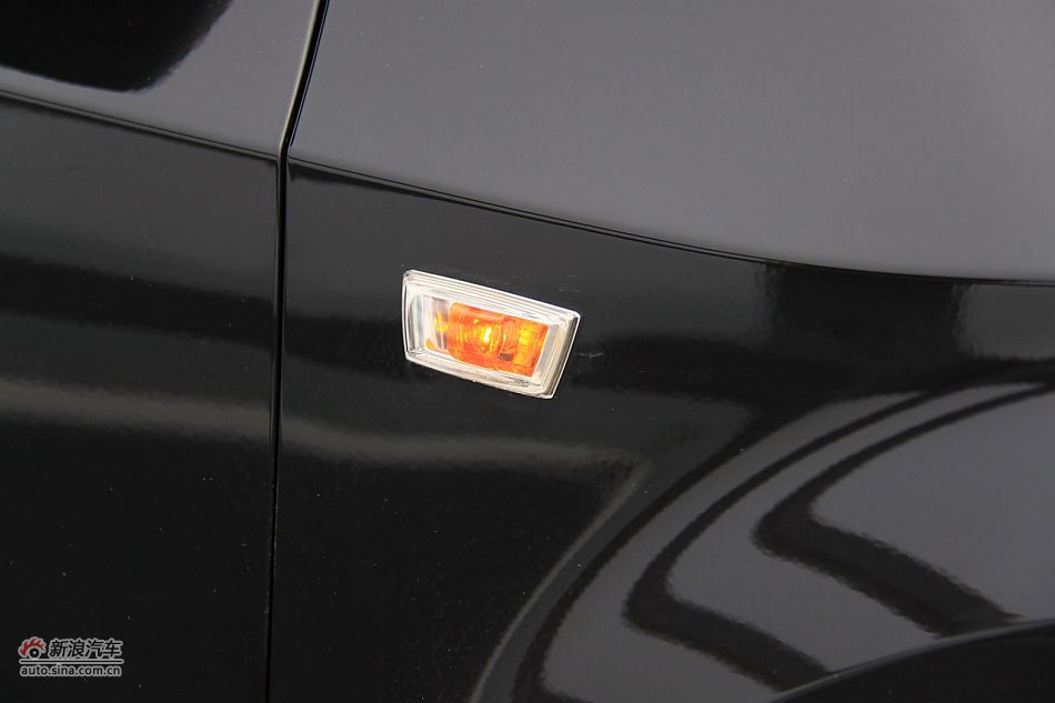 爱唯欧三厢外观细节