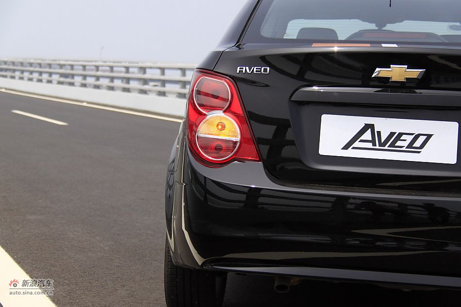 爱唯欧三厢外观细节