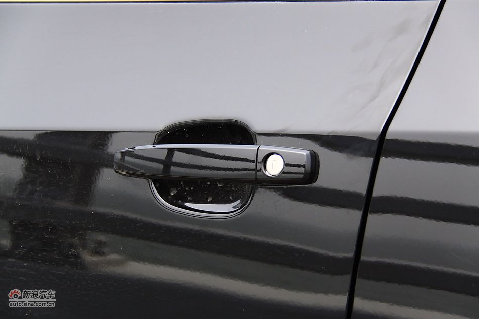 爱唯欧三厢外观细节