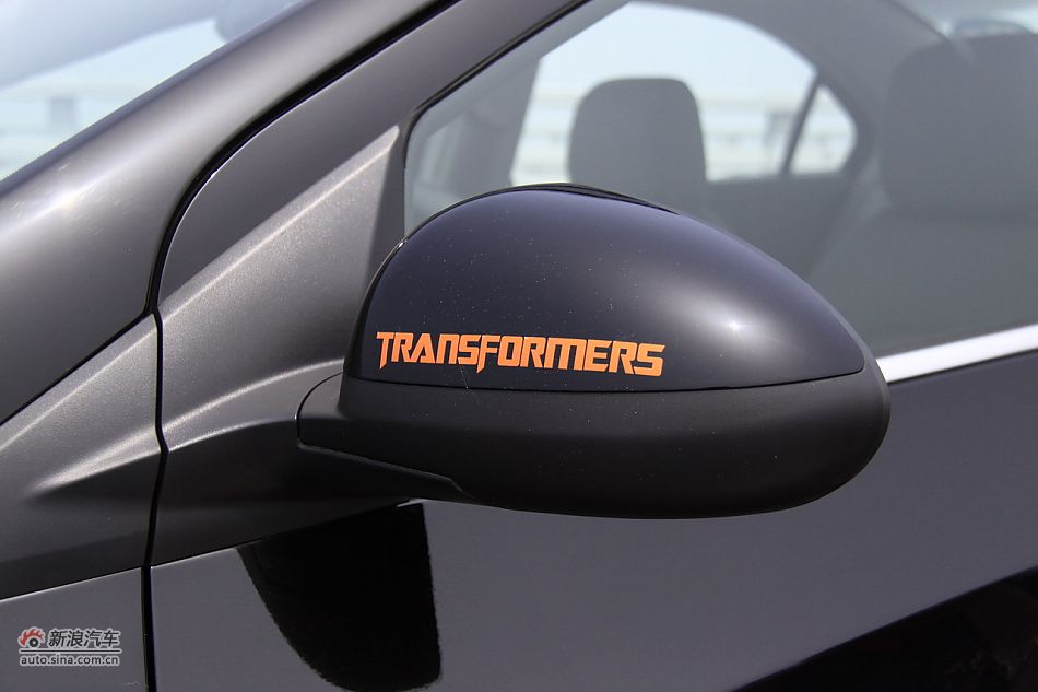 爱唯欧三厢外观细节