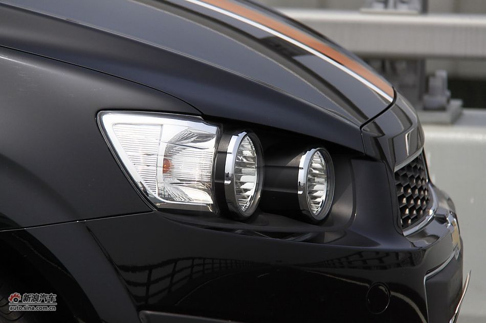 爱唯欧三厢外观细节