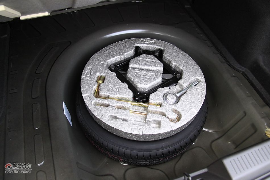 爱唯欧三厢其他细节