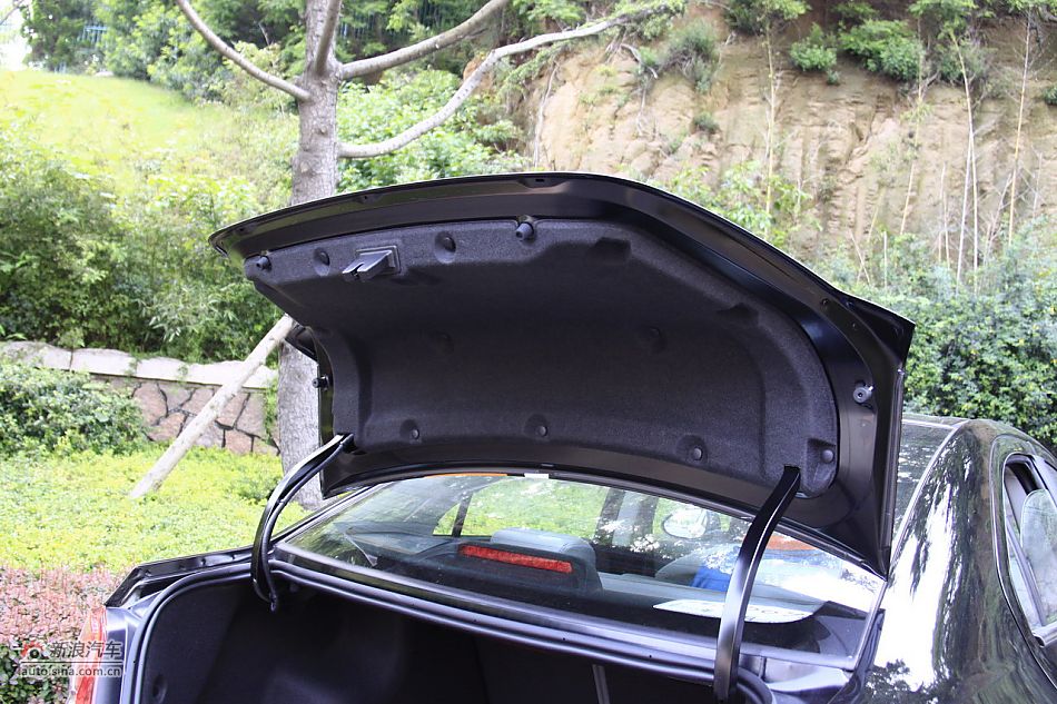 爱唯欧三厢其他细节