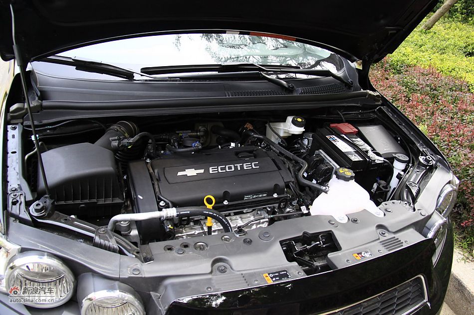 爱唯欧三厢发动机