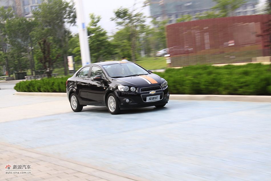 爱唯欧三厢动态实拍