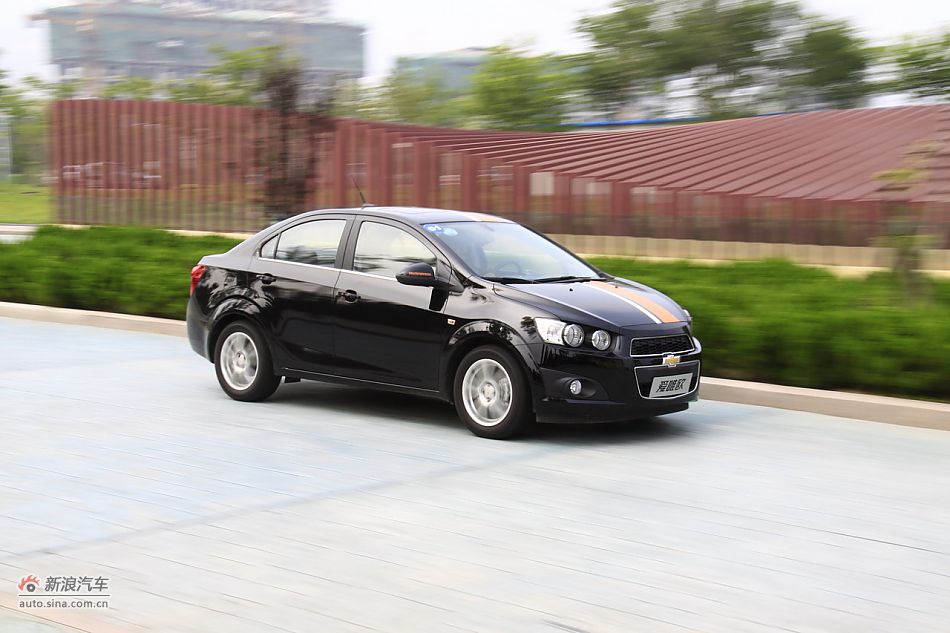 爱唯欧三厢动态实拍