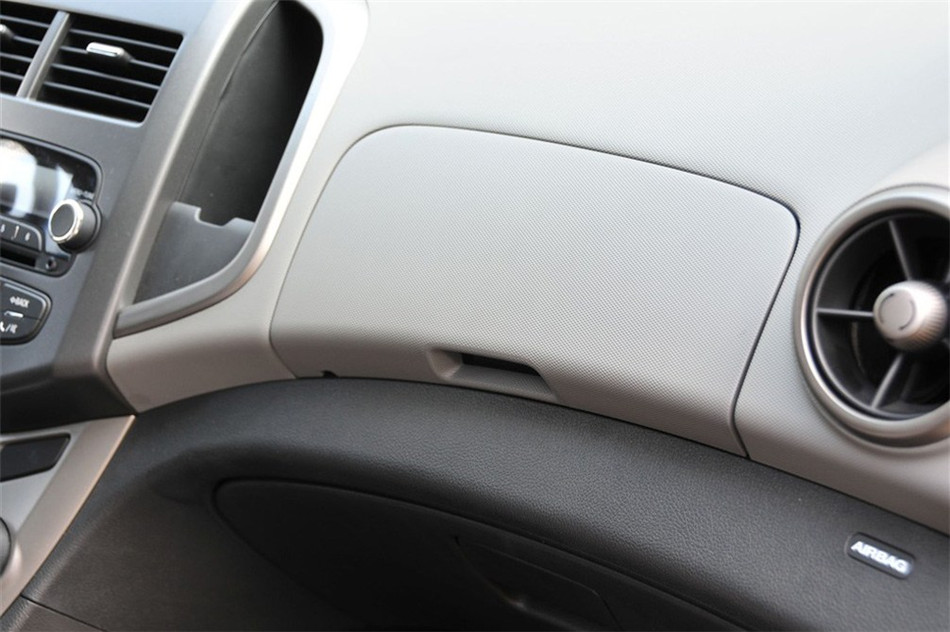 爱唯欧 三厢 2011款 1.4L MT SE 