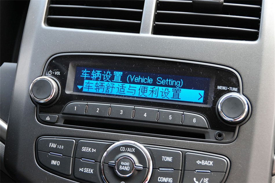 爱唯欧 三厢 2011款 1.4L MT SE 