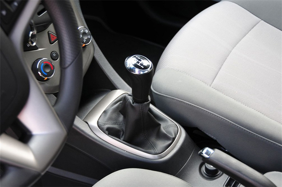 爱唯欧 三厢 2011款 1.4L MT SE 