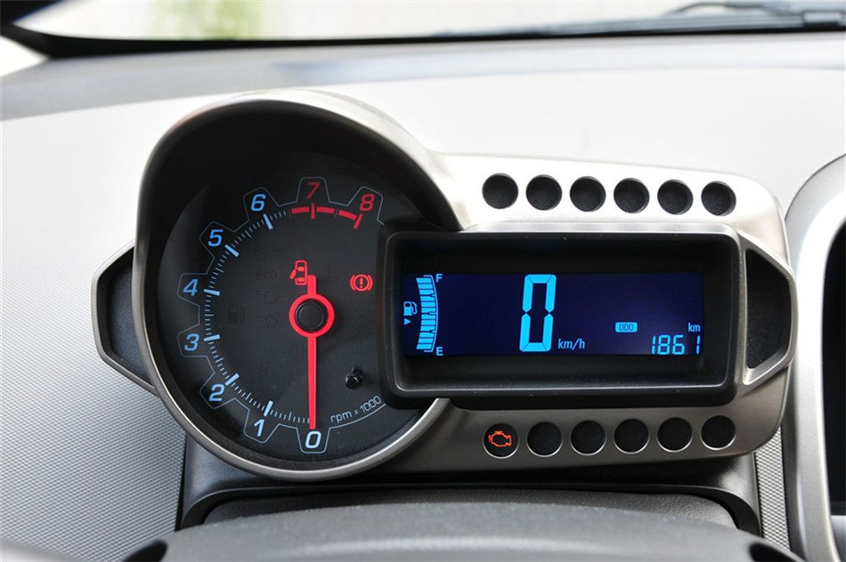 爱唯欧 三厢 2011款 1.4L MT SE 