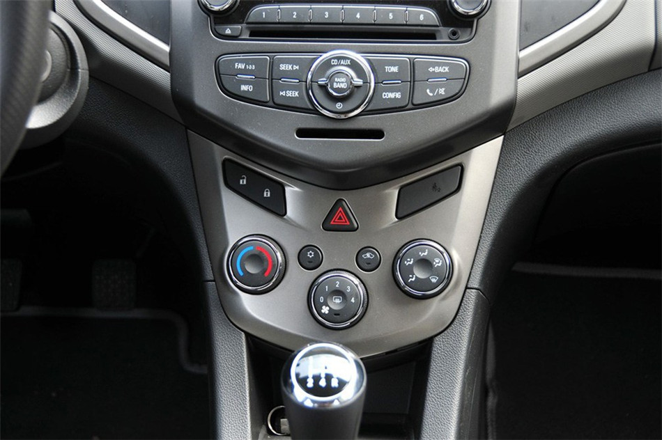 爱唯欧 三厢 2011款 1.4L MT SE 