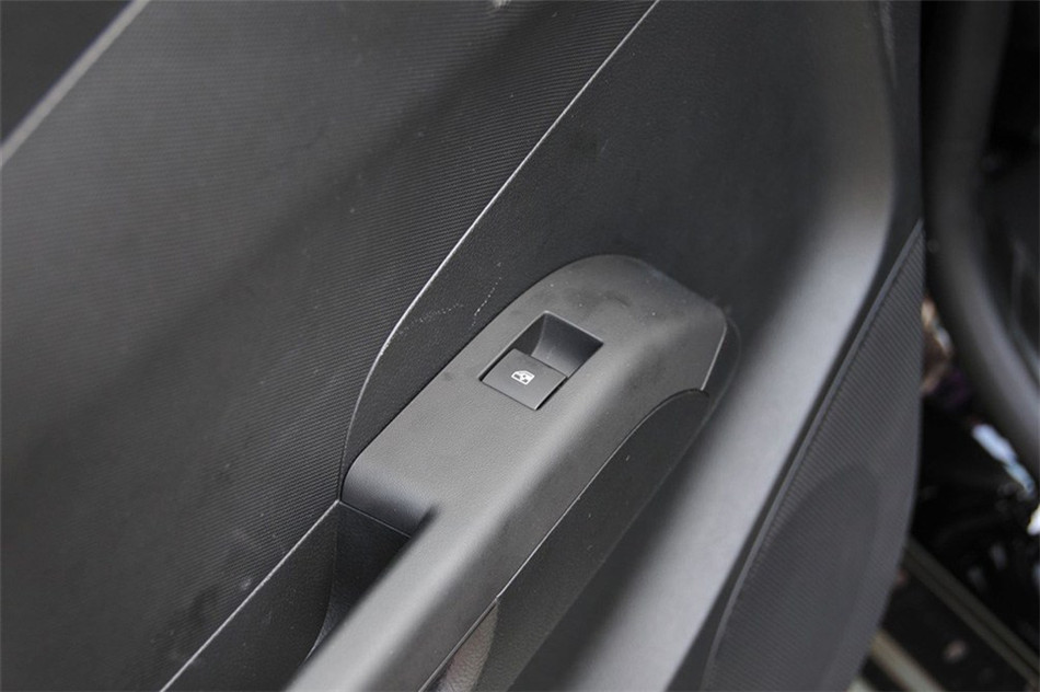 爱唯欧 三厢 2011款 1.4L MT SE 