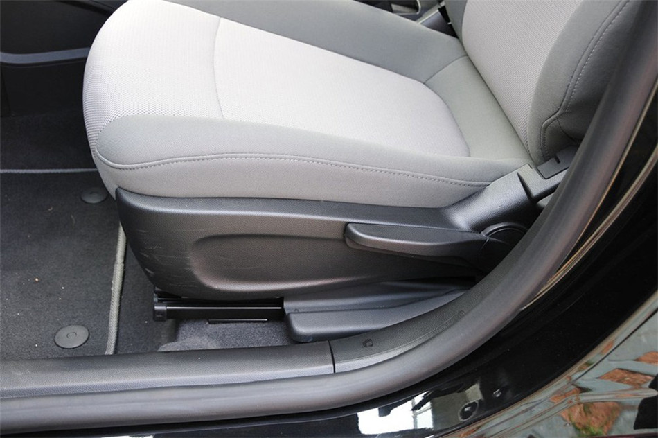 爱唯欧 三厢 2011款 1.4L MT SE 