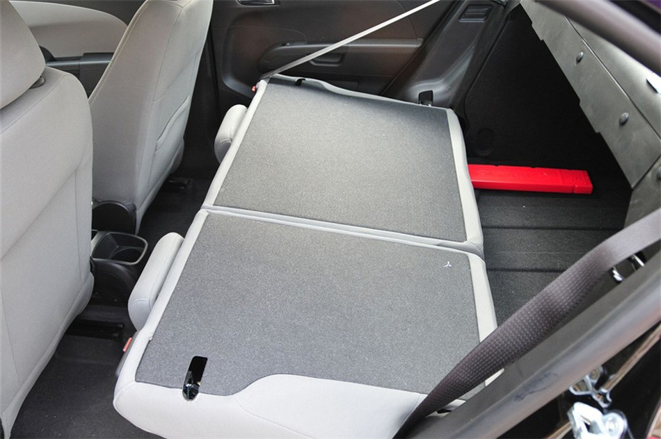 爱唯欧 三厢 2011款 1.4L MT SE 