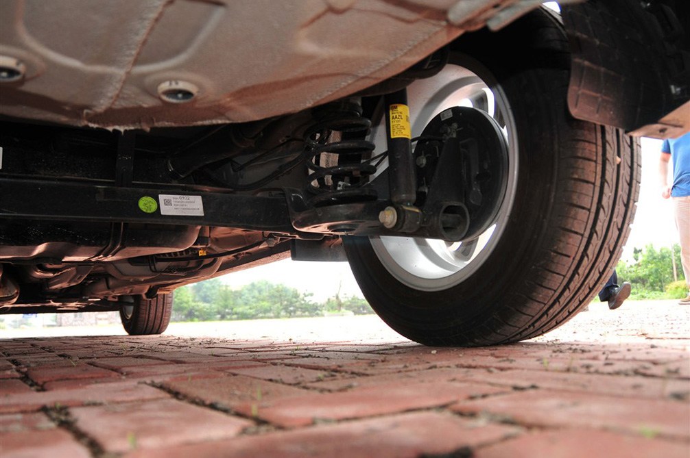 爱唯欧 三厢 2011款 1.4L MT SE 