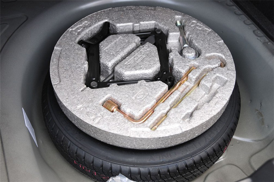 爱唯欧 三厢 2011款 1.4L MT SE