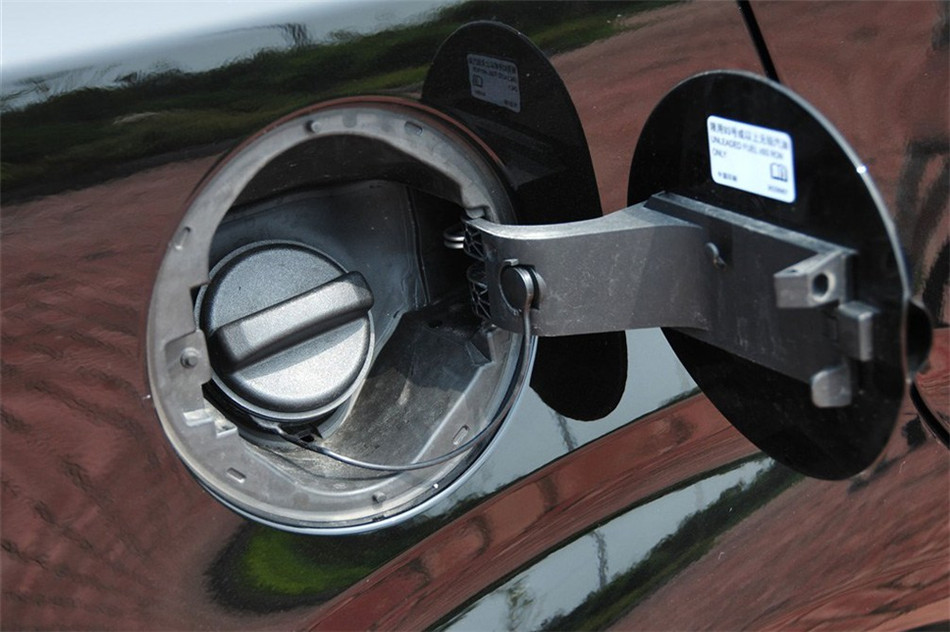 爱唯欧 三厢 2011款 1.4L MT SE