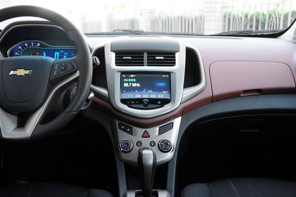 2014款 两厢 1.6SX AT 风尚版 内饰