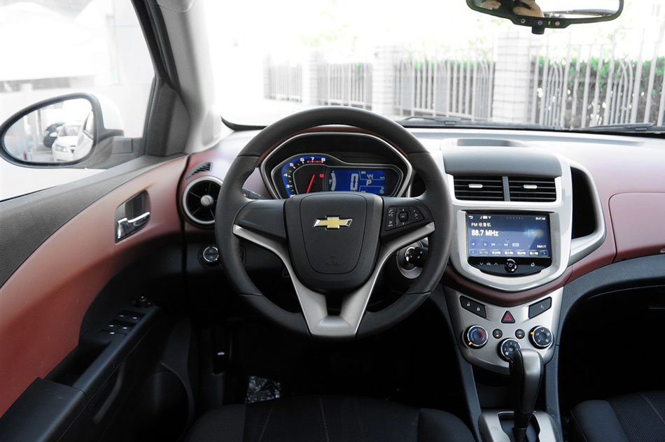 2014款 两厢 1.6SX AT 风尚版 内饰