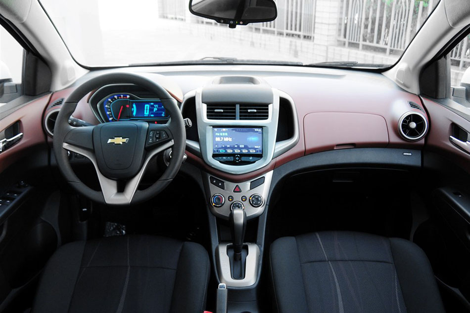 2014款 两厢 1.6SX AT 风尚版 内饰