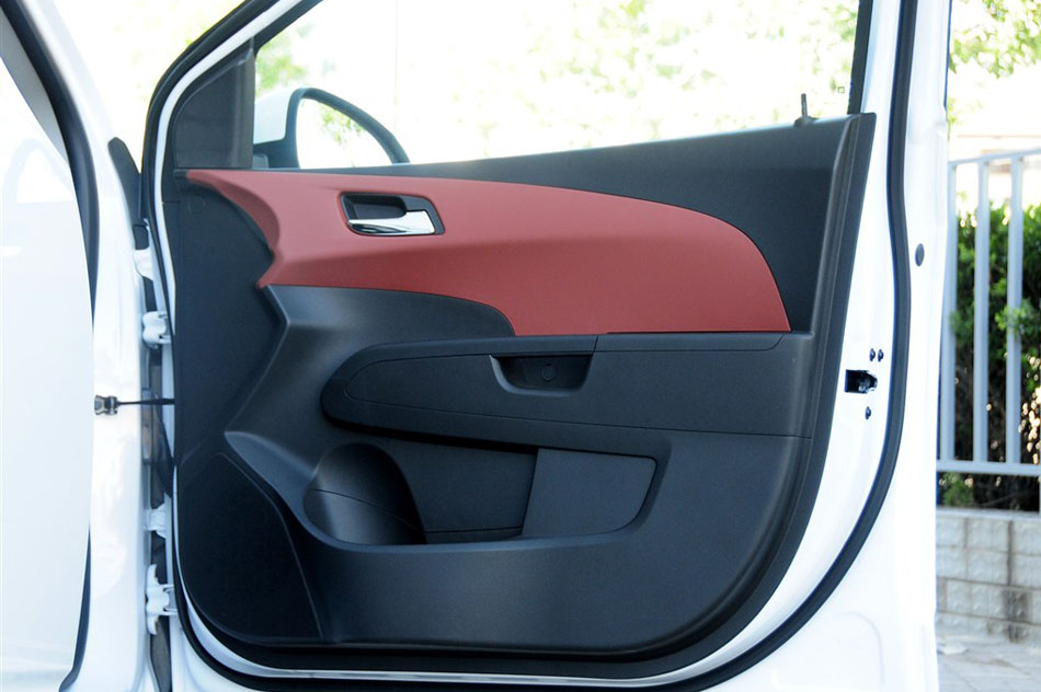 2014款 两厢 1.6SX AT 风尚版 座椅空间